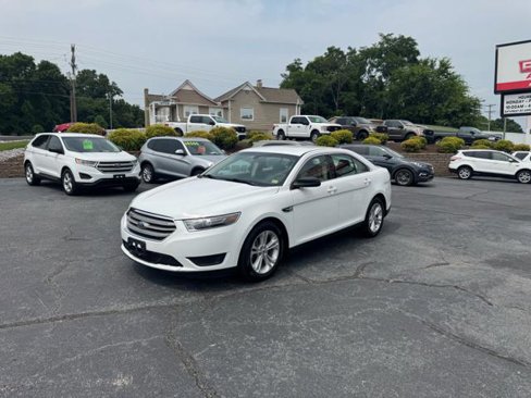 Used 2017 Ford Taurus SE image 7