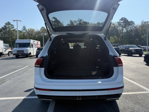 Used 2021 Volkswagen Tiguan SE R-Line image 7