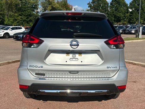 Used 2017 Nissan Rogue SV w/ SV Premium Package image 4
