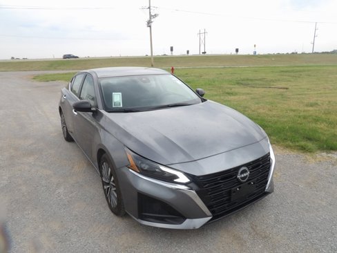 Used 2024 Nissan Altima 2.5 SV image 4