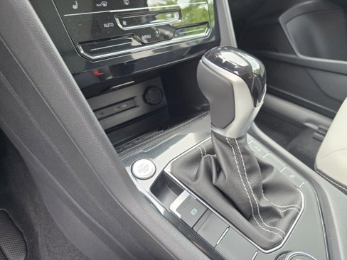 New 2025 Volkswagen Taos SE image 34