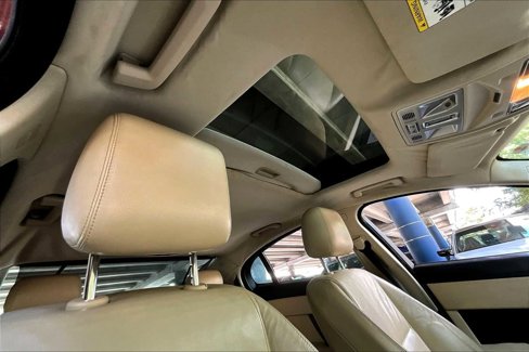 Used 2012 Jaguar XF image 13