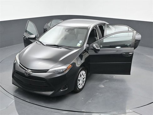 Used 2019 Toyota Corolla LE image 26