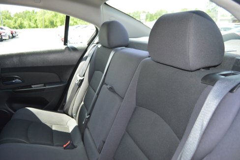 Used 2015 Chevrolet Cruze LT image 24