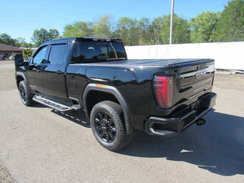 Used 2024 GMC Sierra 2500 AT4 w/ Technology Package image 3