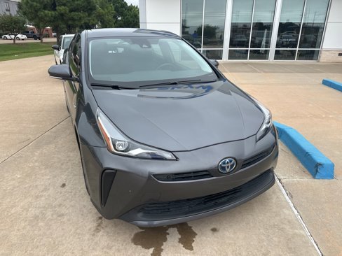 Used 2019 Toyota Prius image 2