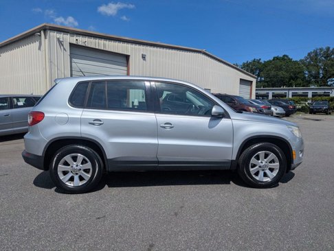 Used 2010 Volkswagen Tiguan S image 9