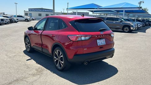 Used 2022 Ford Escape SE w/ SE Sport Appearance Package image 5