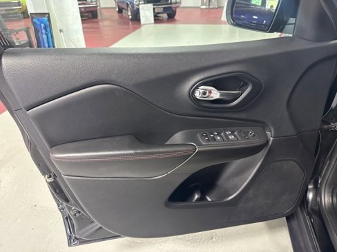 Used 2022 Jeep Cherokee Trailhawk w/ Comfort/Convenience Group image 12