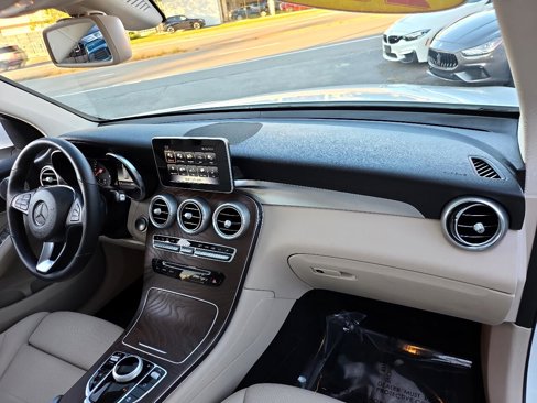 Used 2019 Mercedes-Benz GLC 300 4MATIC w/ Premium Package image 45