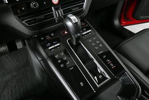 Certified 2024 Porsche Macan image 18