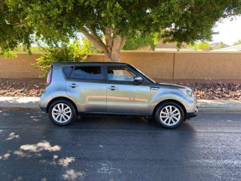 Used 2019 Kia Soul + image 10