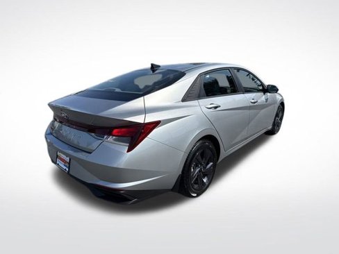 Used 2023 Hyundai Elantra SEL image 5