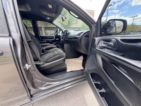 Used 2018 Dodge Grand Caravan SE image 14