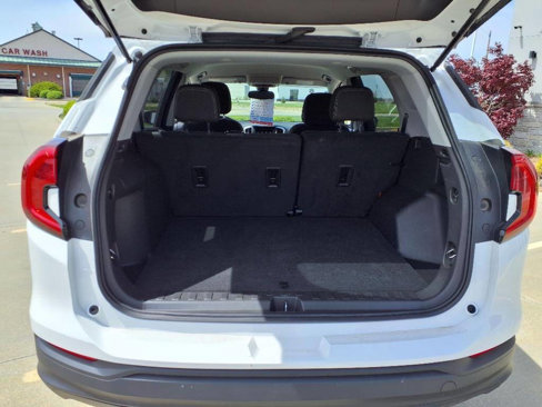 Used 2024 GMC Terrain SLE image 24