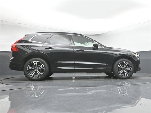 Used 2022 Volvo XC60 B5 Momentum w/ Climate Package image 40