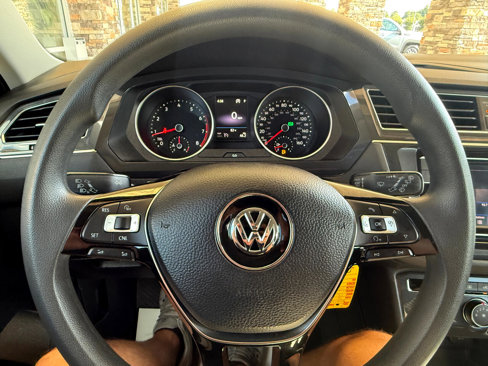 Used 2018 Volkswagen Tiguan S image 23