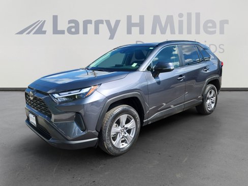 Used 2025 Toyota RAV4 XLE image 1