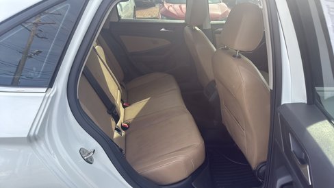 Used 2019 Volkswagen Jetta SE w/ Cold Weather Package image 8