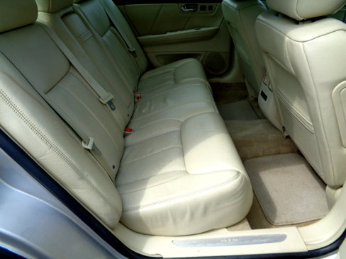 Used 2010 Cadillac DTS Platinum image 28