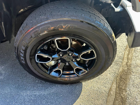 Used 2018 Jeep Wrangler Unlimited Sahara image 40