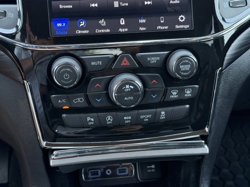 Used 2021 Jeep Grand Cherokee Laredo X image 17