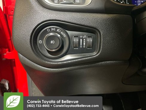 Used 2015 Jeep Renegade Latitude w/ Cold Weather Group II image 19