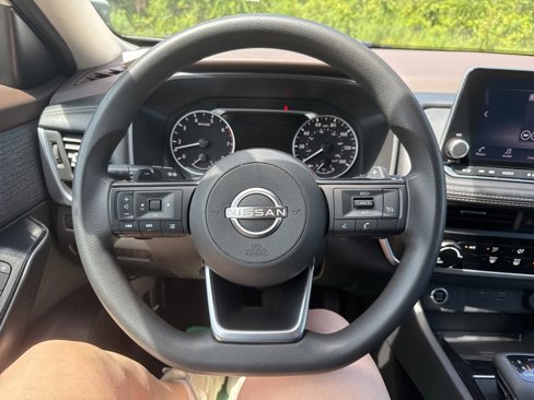 Used 2023 Nissan Rogue S image 13