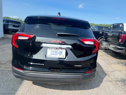 Used 2024 GMC Terrain SLE image 4