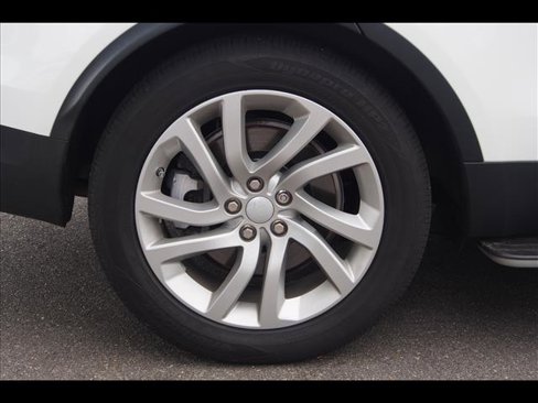 Used 2019 Land Rover Discovery HSE image 9