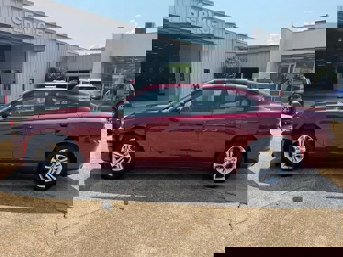 Used 2023 Dodge Charger SXT image 2