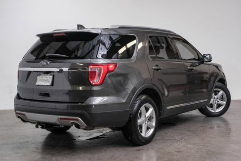 Used 2017 Ford Explorer XLT w/ Equipment Group 201A image 11