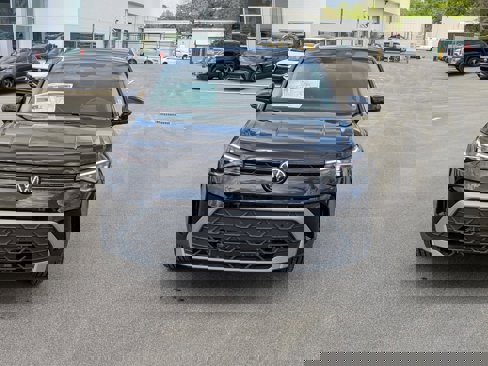 New 2025 Volkswagen Taos SE image 8