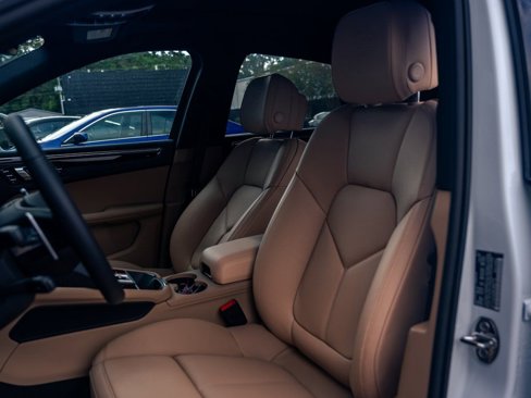 Used 2025 Porsche Macan image 5