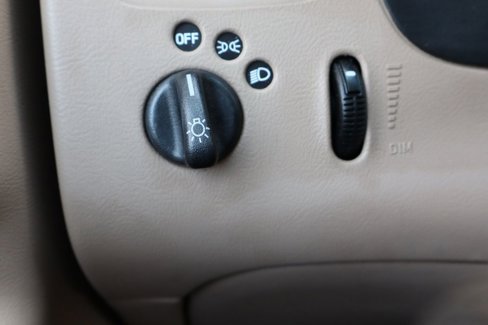 Used 2000 Ford Explorer Eddie Bauer image 29
