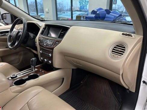 Used 2018 Nissan Pathfinder Platinum image 37