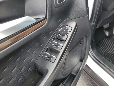 Used 2020 Ford Escape Titanium image 22
