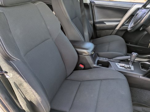 Used 2018 Toyota RAV4 XLE image 11