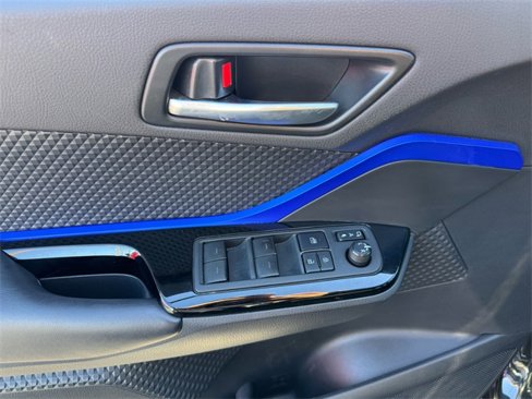 Used 2020 Toyota C-HR XLE image 7