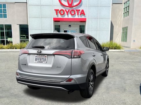 Used 2018 Toyota RAV4 XLE image 8