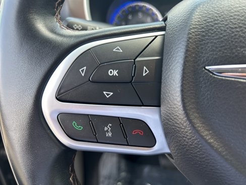 Used 2017 Chrysler Pacifica Touring-L image 23