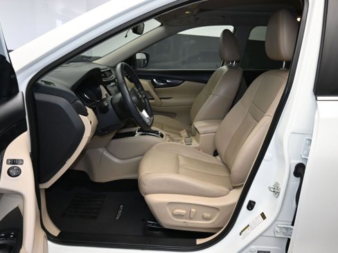 Used 2019 Nissan Rogue SL w/ Premium Package image 11
