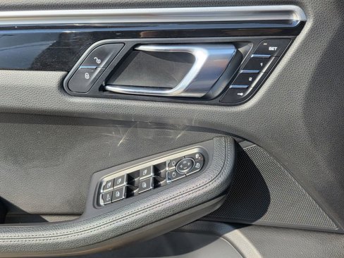 Used 2018 Porsche Macan S w/ Premium Package Plus image 23