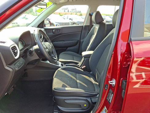 Certified 2024 Hyundai Venue Limited image 13