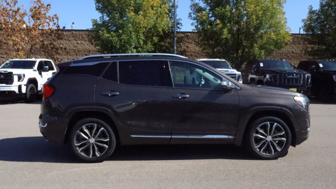 Used 2019 GMC Terrain Denali w/ Advanced Safety Package image 8