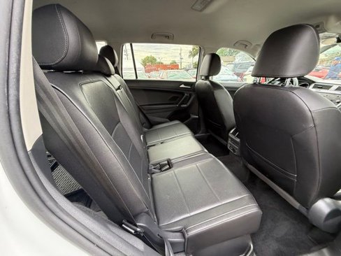 Used 2020 Volkswagen Tiguan SE image 25