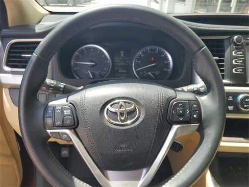 Used 2016 Toyota Highlander XLE image 19