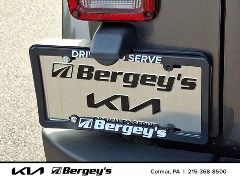 Used 2016 Jeep Wrangler Unlimited Sahara w/ Dual Top Group image 30