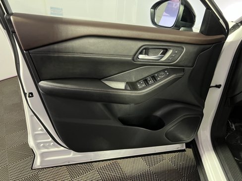 Used 2022 Nissan Rogue SL w/ SL Premium Package image 24