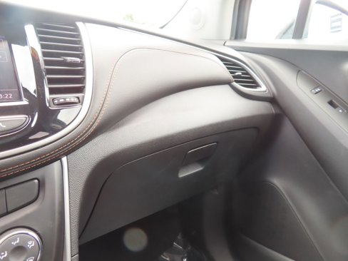 Used 2020 Chevrolet Trax LT w/ LT Convenience Package image 17